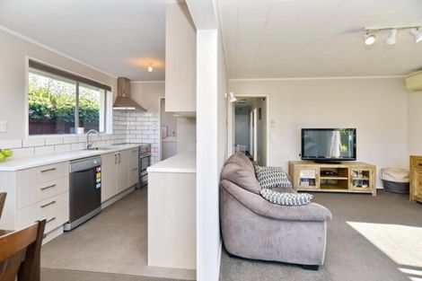 Photo of property in 10 Salford Avenue, Redwood, Christchurch, 8051