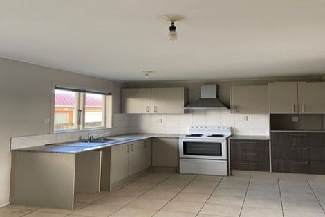 Photo of property in 27 Dale Crescent, Pakuranga, Auckland, 2010