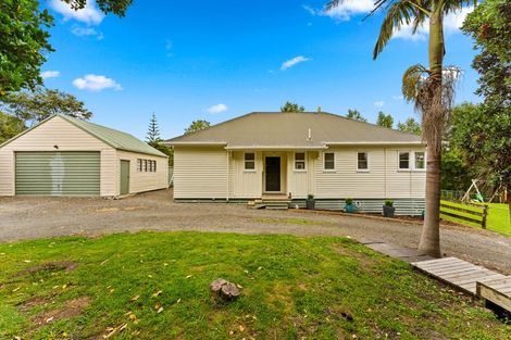 Photo of property in 2 Slater Road, South Head, Helensville, 0874