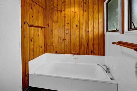 Photo of property in 4 Quin Crescent, Hawera, 4610