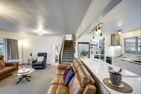 Photo of property in 9 Lowther Place, Taradale, Napier, 4112