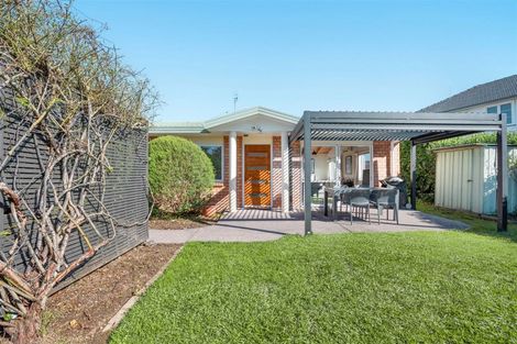 Photo of property in 25 Neil Avenue, Te Atatu Peninsula, Auckland, 0610