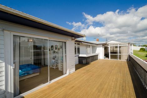 Photo of property in 183 Waimumu Road, Massey, Auckland, 0614