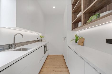 Photo of property in 27 The Boulevard, Sunnyhills, Auckland, 2010