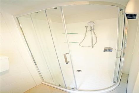 Photo of property in 8 Nicholson Place, Hillcrest, Auckland, 0627