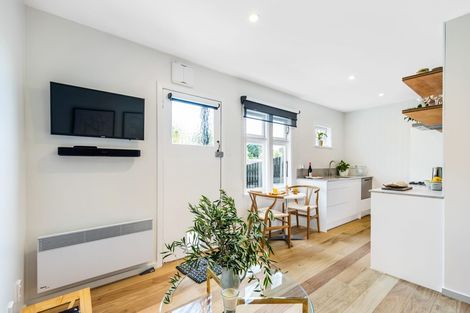 Photo of property in 49 Rolleston Street, Mount Cook, Wellington, 6021