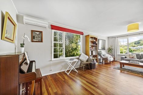 Photo of property in 12 Williamson Way, Karori, Wellington, 6012