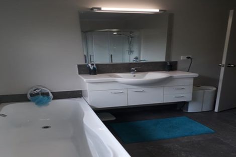 Photo of property in 9b Sandspit Road, Waiuku, 2123