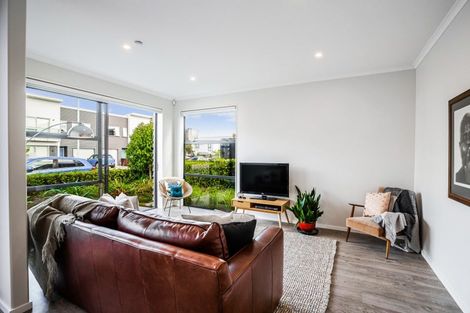 Photo of property in 16 Sacred Kingfisher Road, Hobsonville, Auckland, 0616