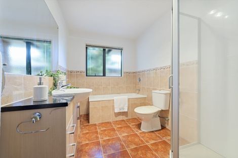 Photo of property in 33 South Kensington Way, Henderson, Auckland, 0612