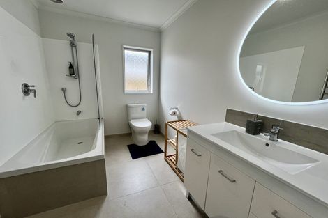 Photo of property in 16 Whareatua Avenue, Takanini, 2112