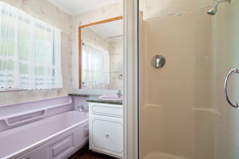 Photo of property in 3 Heron Place, Waiuku, 2123