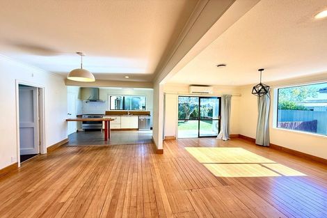 Photo of property in 52 Pitcairn Crescent, Bryndwr, Christchurch, 8053