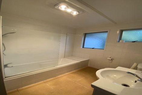 Photo of property in 5 Kama Place, Sunnynook, Auckland, 0620