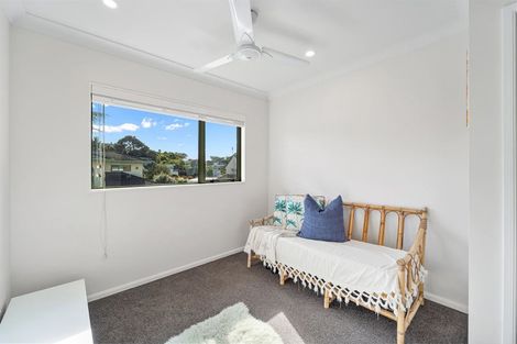 Photo of property in 43 Walton Street, Red Beach, 0932