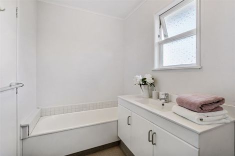 Photo of property in 14 Udall Place, Bucklands Beach, Auckland, 2014