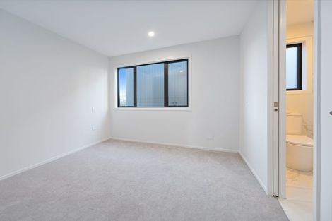 Photo of property in 27a Dawnhaven Drive, Te Atatu Peninsula, Auckland, 0610