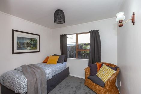 Photo of property in 30a Kakariki Grove, Waikanae, 5036