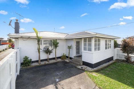 Photo of property in 42 Churchill Avenue, Manurewa, Auckland, 2102