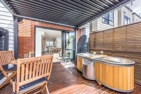 Photo of property in 9/5 Hikurangi Street, Te Atatu Peninsula, Auckland, 0610