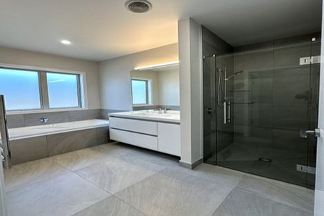 Photo of property in 10 George Yee Place, Taradale, 4112