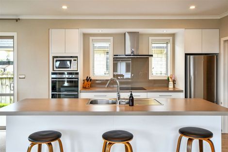 Photo of property in 10 Barsana Place, Pukekohe, 2120
