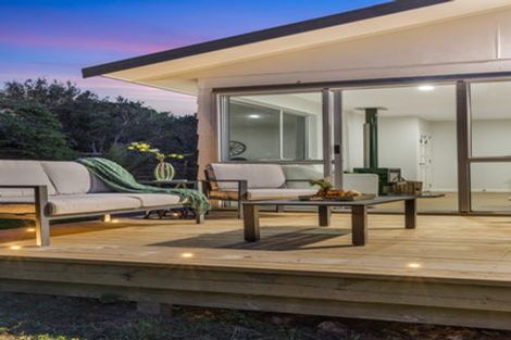 Photo of property in 9a/2 De Val Drive, Titirangi, Auckland, 0604