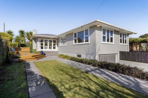 Photo of property in 211 Frankley Road, Frankleigh Park, New Plymouth, 4310
