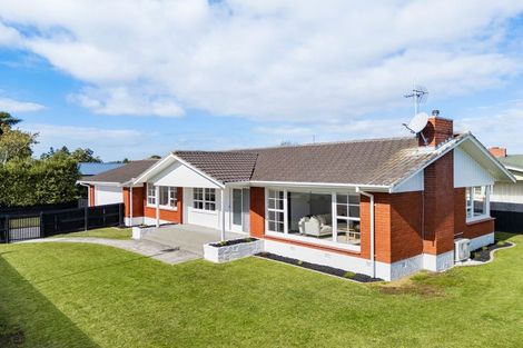 Photo of property in 2 Bowen Place, St Andrews, Hamilton, 3200