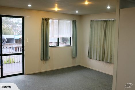 Photo of property in 10b Kaponga Crescent, New Lynn, Auckland, 0600