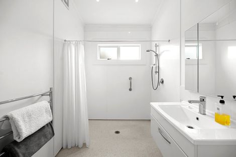 Photo of property in 16 Flynn Road, Hillcrest, Hamilton, 3216
