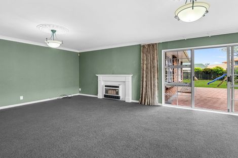 Photo of property in 16 Rosebank Avenue, Kelvin Grove, Palmerston North, 4414