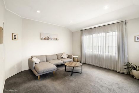 Photo of property in 51 Queen Mary Avenue, New Lynn, Auckland, 0600