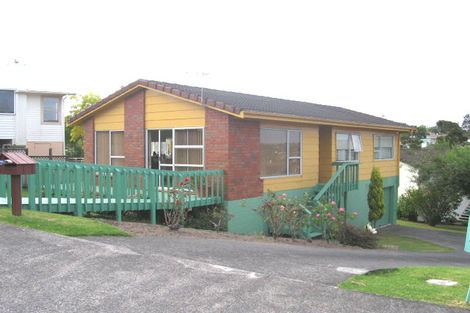 Photo of property in 2/4 Clare Place, Glenfield, Auckland, 0629