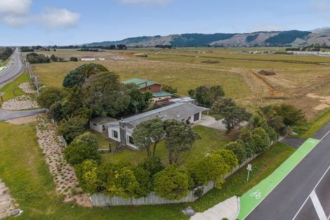 Photo of property in 189 Tararua Road, Levin, 5571