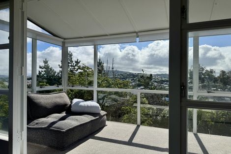 Photo of property in 48 Brooker Grove, Newlands, Wellington, 6037