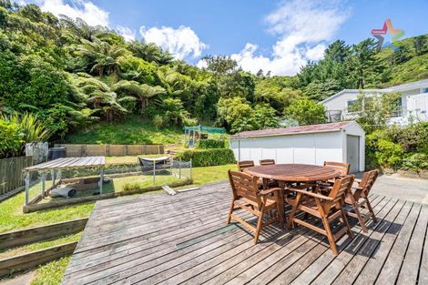 Photo of property in 18 Holmes Grove, Naenae, Lower Hutt, 5011