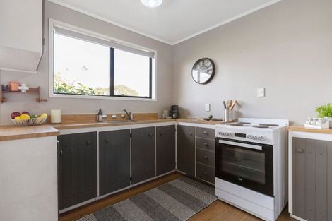 Photo of property in 16 St Catherine Crescent, West Harbour, Auckland, 0618