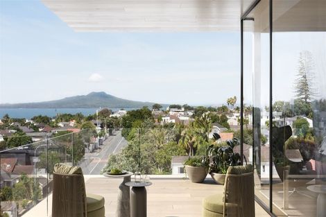 Photo of property in 304/110 Kitchener Road, Milford, Auckland, 0620