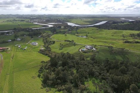 Photo of property in 56e Kaipara Coast Highway, Helensville, 0871