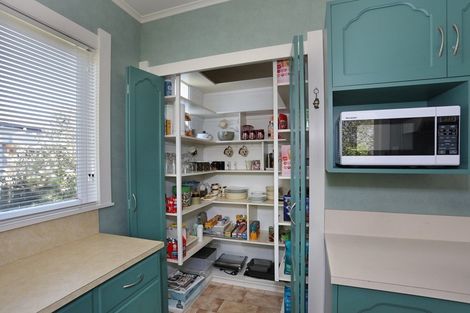 Photo of property in 6 Ross Street, Marton, 4710