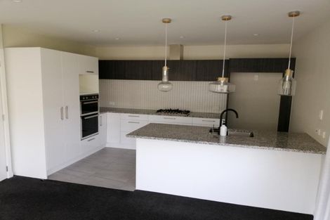Photo of property in 10f1- Victoria Street, Ebdentown, Upper Hutt, 5018