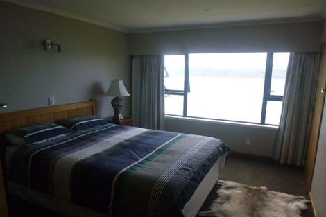 Photo of property in 124 Nevay Road, Karaka Bays, Wellington, 6022