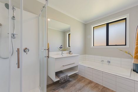 Photo of property in 10 Les Wakefield Road, Mapua, 7005