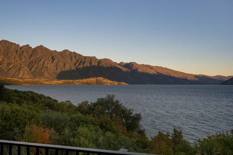 Photo of property in 66 Cedar Drive, Kelvin Heights, Queenstown, 9300