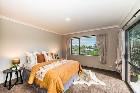 Photo of property in 32 Quadrant Heights, Paraparaumu, 5032
