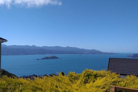 Photo of property in 2a Sunhaven Drive, Newlands, Wellington, 6037