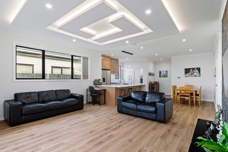 Photo of property in 4 Poutawa Lane, Clarks Beach, 2122