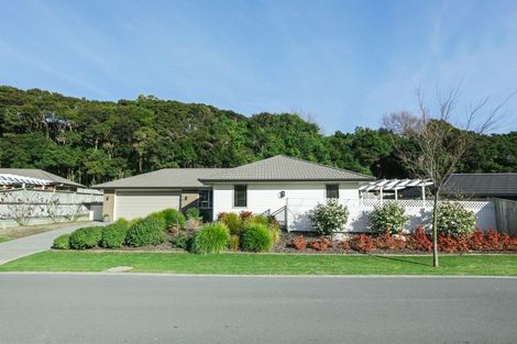 Photo of property in 7 Banks Boulevard, Whitby, Porirua, 5024