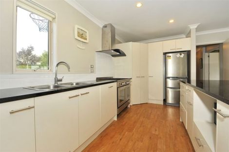 Photo of property in 35 Mataroa Place, Parklands, Christchurch, 8083